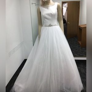 Maggie Sottero “Ramsey” wedding gown in white size 6 NWT